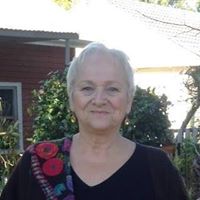 Elizabeth Livingston Photo 25