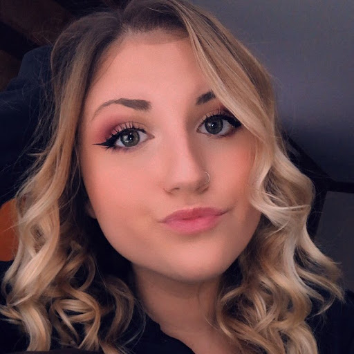 Stephanie Laws Photo 21