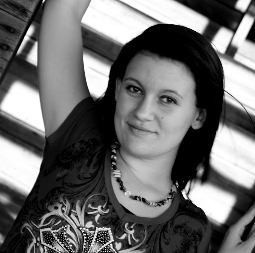 Katie Travis Photo 5