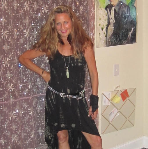 Anne Howell Photo 17