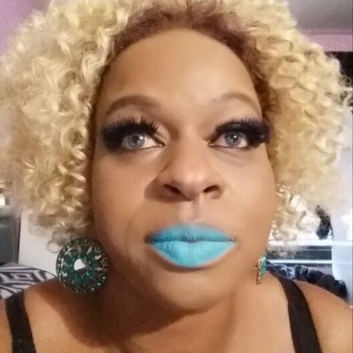 Yvette Roberts Photo 27