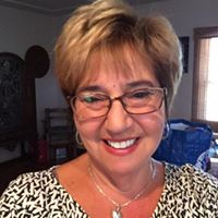 Julia Hutchinson Photo 14