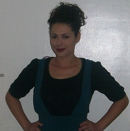 Julie Saunders Photo 29