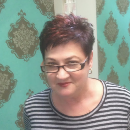 Julie Newell Photo 17