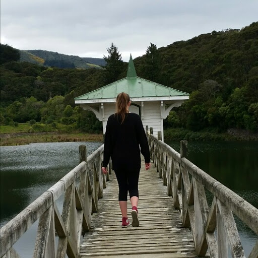 Anna Curtis Photo 15