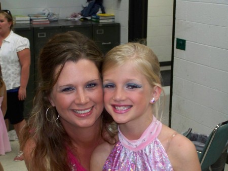 Laurie Sanders Photo 30