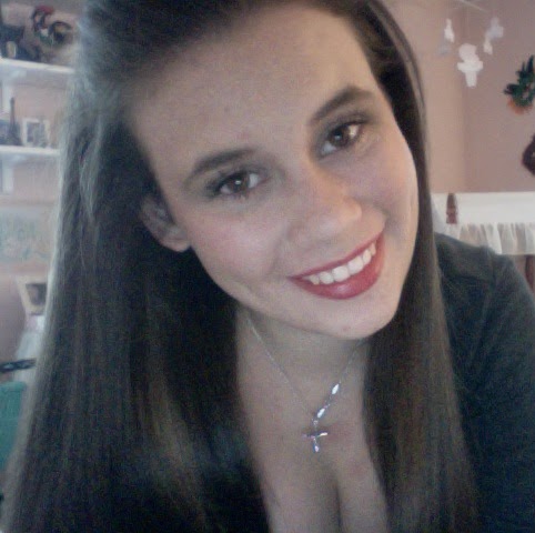 Emily Reyes Photo 21