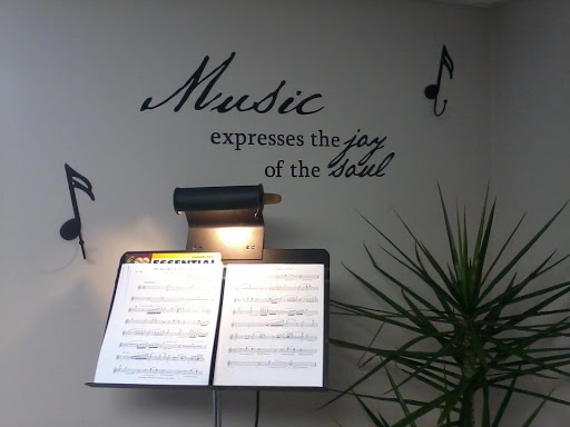 Angela Hutchinson Photo 31