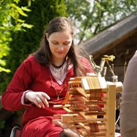 Julia Stange Photo 7