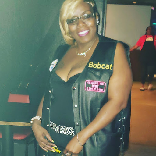 Bobbie Wright Photo 14