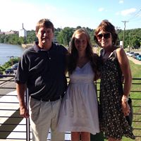 Renee Skinner Photo 36