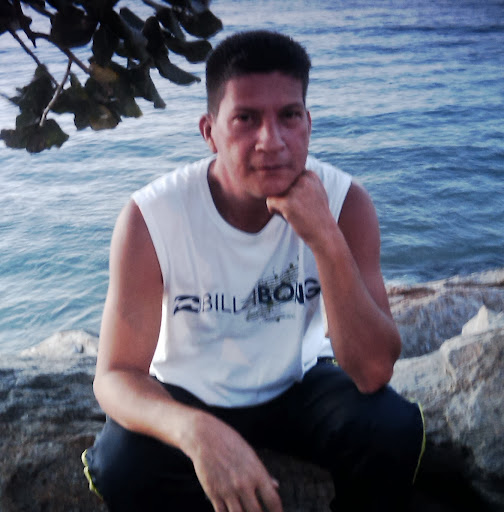 Ronald Ramirez Photo 26