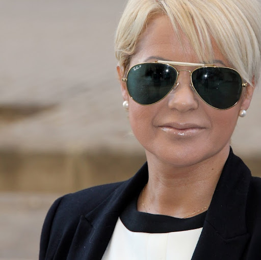 Laura Ferris Photo 35