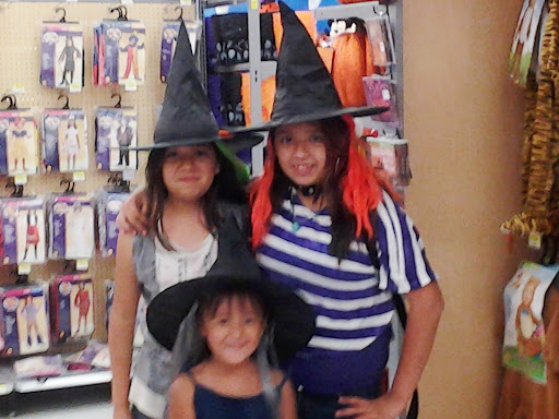 Griselda Aguilar Photo 12