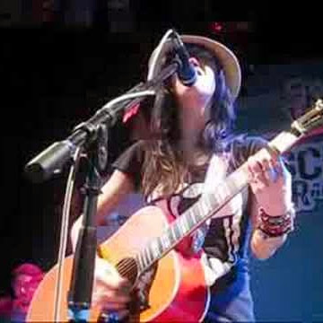 Michelle Squires Photo 6