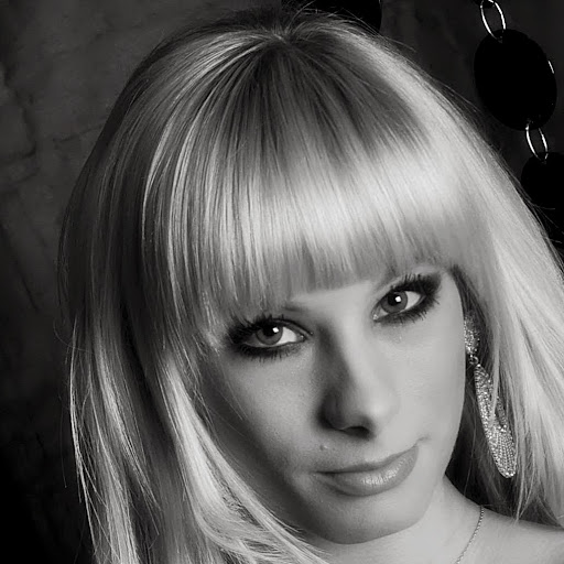 Julia Small Photo 21