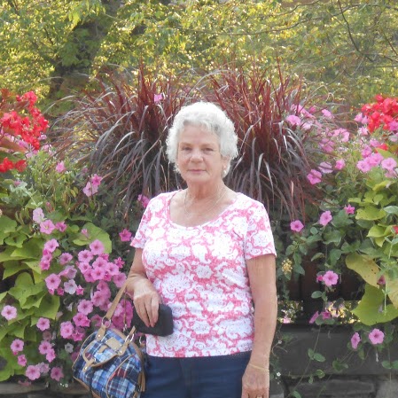 Elizabeth Oswald Photo 13
