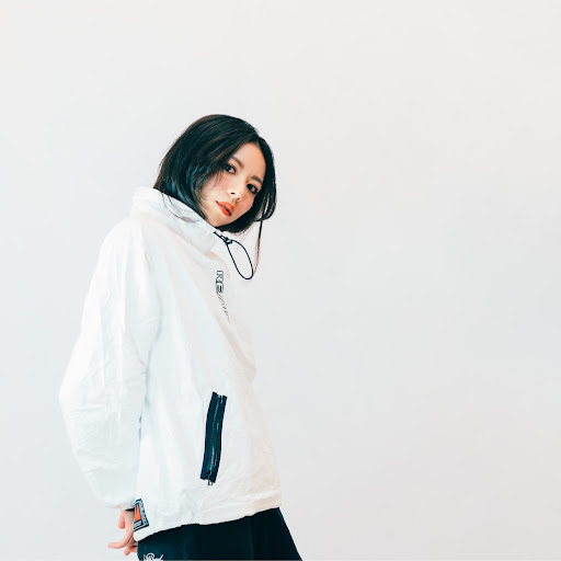 Ling Liu Photo 26