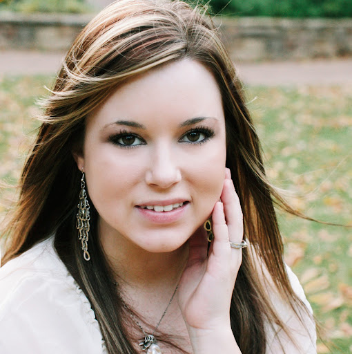 Caitlin Skinner Photo 7