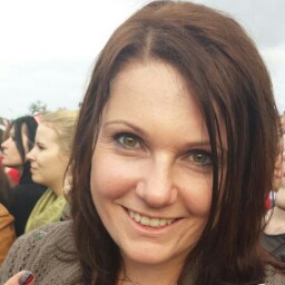 Julia Lindner Photo 6