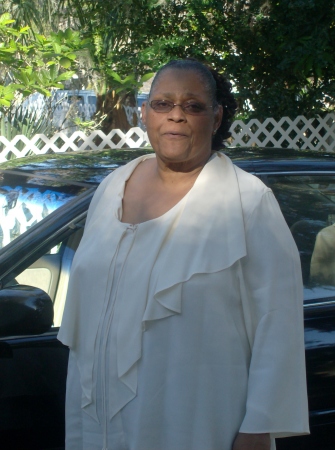 Vivian Warren Photo 6