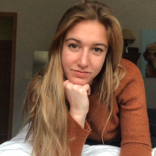 Julia Schultz Photo 14