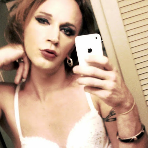 Danielle Moore Photo 9