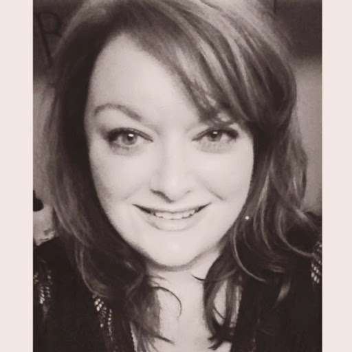 Kellie Thompson Photo 40