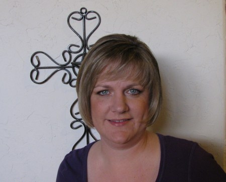Julie Matthews Photo 40