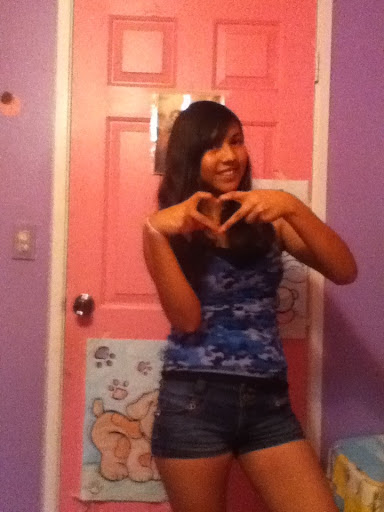 Julie Arellano Photo 31