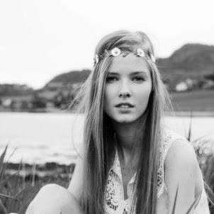 Julie Bonner Photo 16