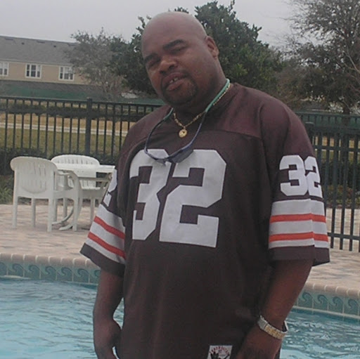 Raymond Gray Photo 30