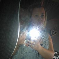 Lucy Downing Photo 7