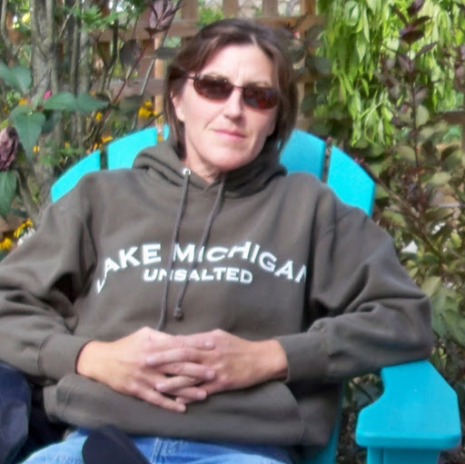 Angie Hall Photo 10