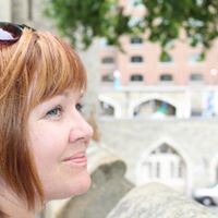 Lisa Hutchinson Photo 20