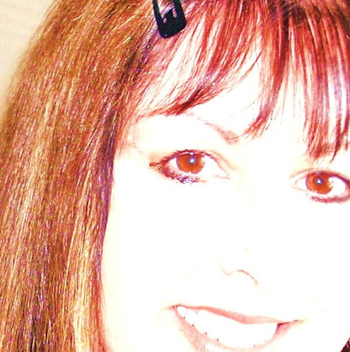 Kelly Llewellyn Photo 18