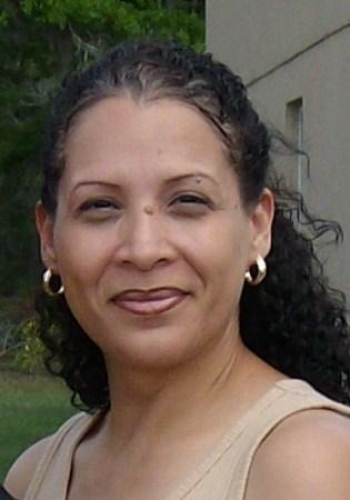 Elizabeth Vicente Photo 15