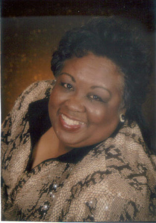 Minnie Lewis Photo 19