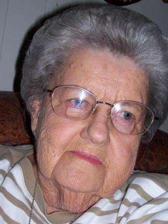 Betty Williams Photo 34